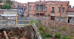 В Тбилиси начато строительство объезда поврежденной дороги