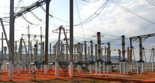Энергетики отключили свет 60 компаниям в Махачкале