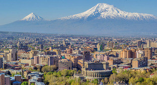 Медведев прибыл в Ереван для переговоров с руководством Армении